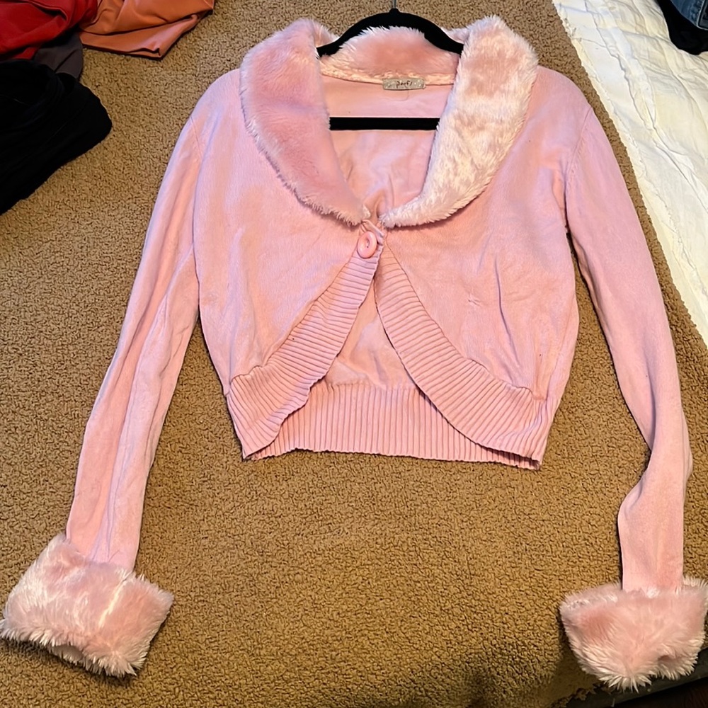 pink sweater